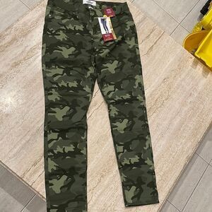 NWT Jordache Skinny Mid rise